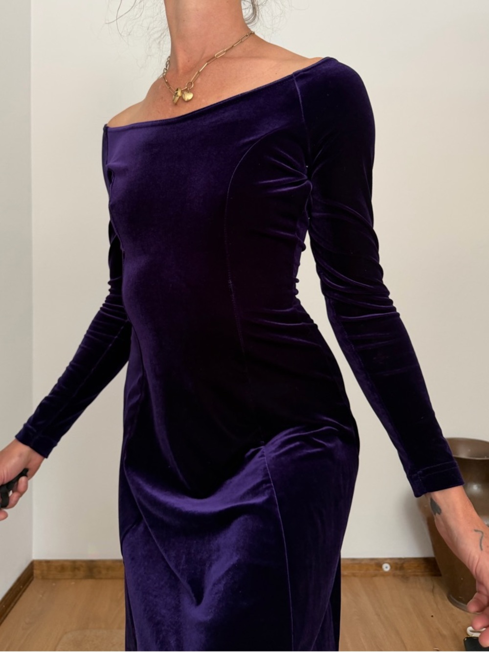 Moda International VTG Off-Shoulder Velvet Midi Dress in Deep Purple
